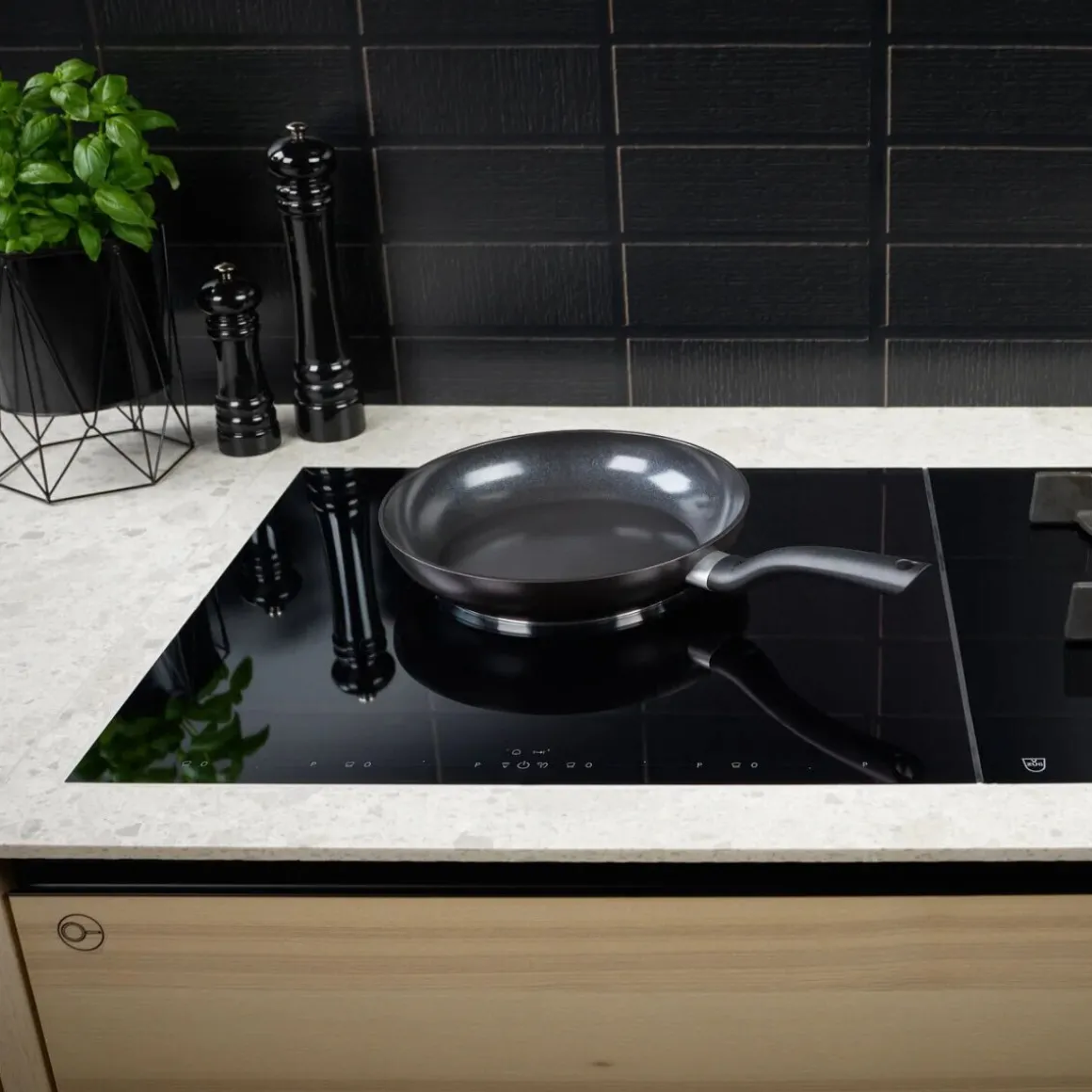 FisslerPfanne Essential schwarz 28cm