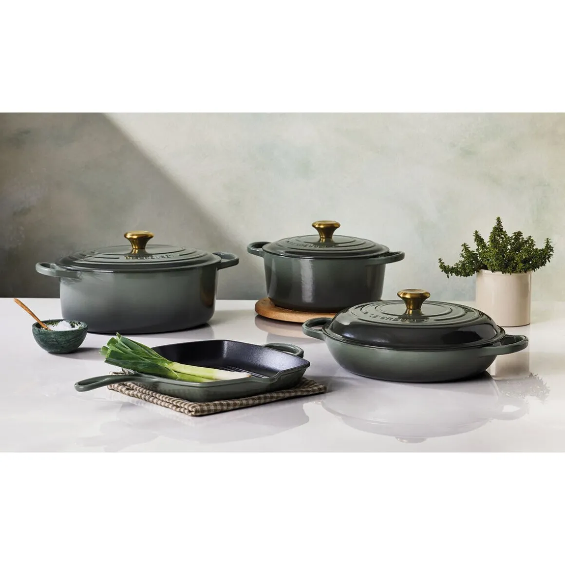 Le CreusetBräter mit Deckel 24 cm Signature Thyme