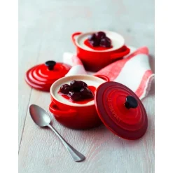 Le CreusetMini Cocotte 4er-Set Kirschrot