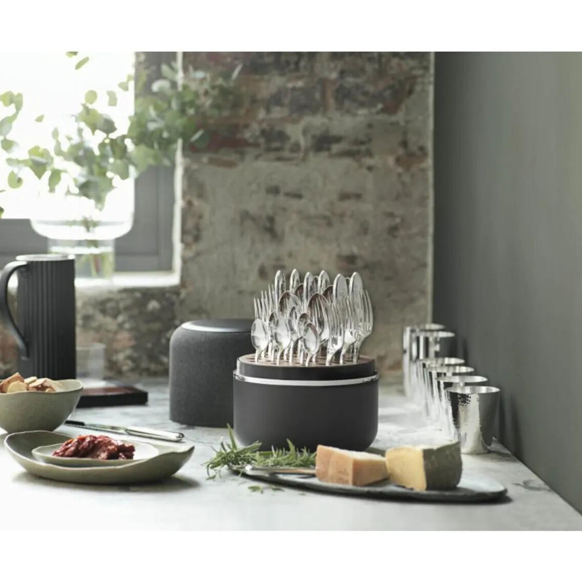 Robbe & BerkingThe Box - Martelé 150 g versilbert inkl. 24-tlg Besteckset