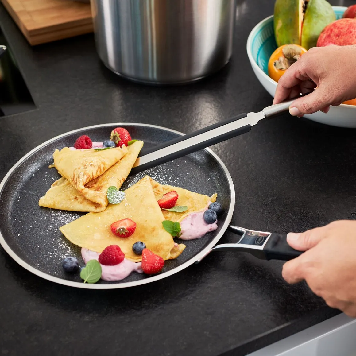 RösleCrêpeswender Silikon 32 cm Rundgriff-Serie schwarz