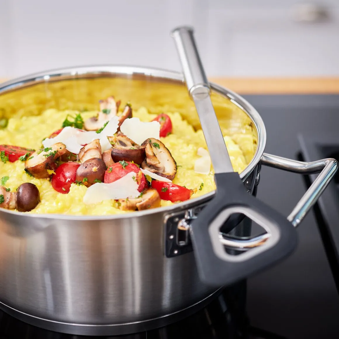 RösleKochlöffel mit Loch Rundgriff mit Silikonrand 32,5cm