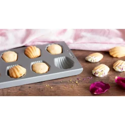StädterBärentatzen-/Madeleines-Backform 35x15 cm We love baking silber